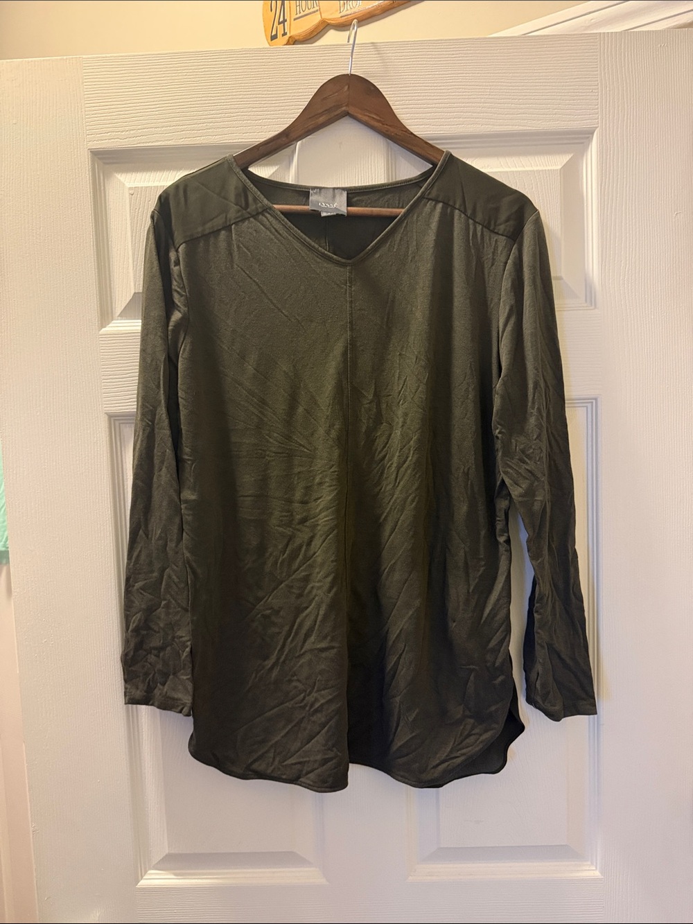 LYSSÉ Olive Green V-Neck Long Sleeve Top L
